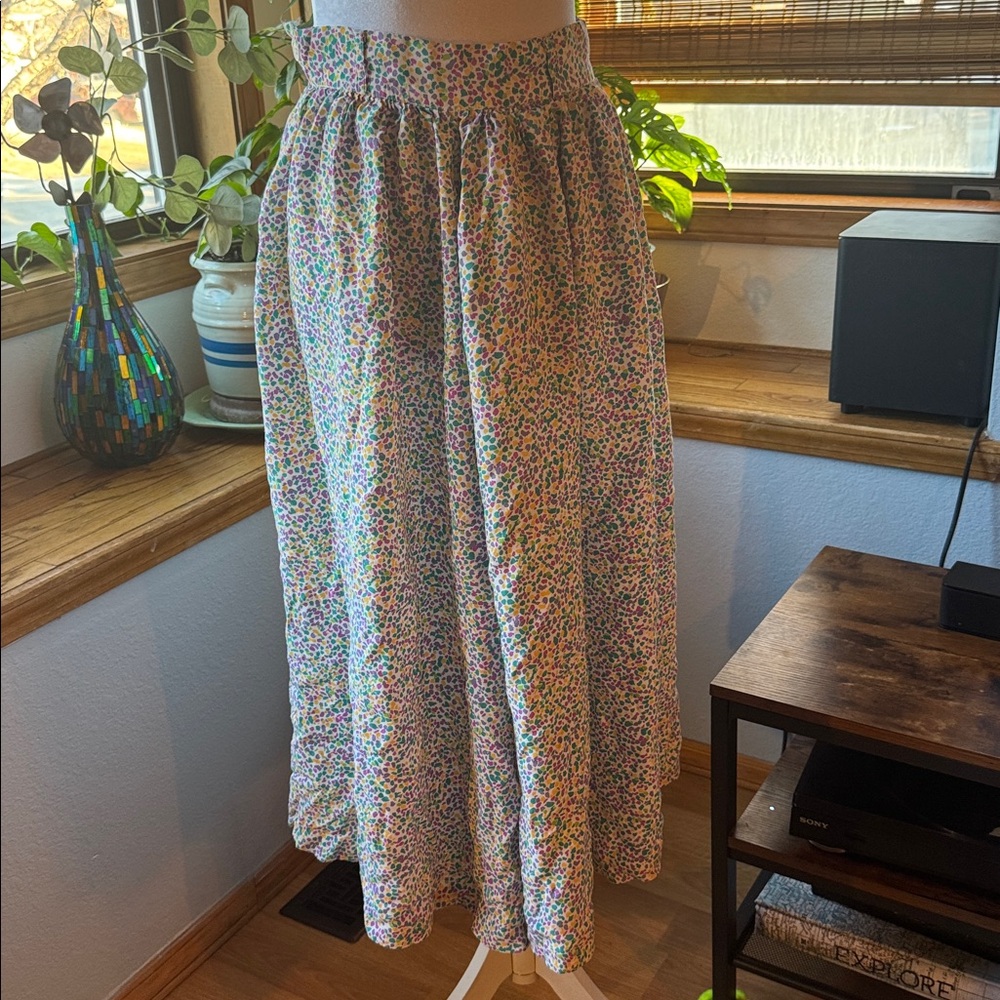 VINTAGE 1980s vibrant floral print pleated midi skirt with pockets 25 in waiste
